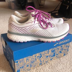 Women’s Brooks Ghost 12 size 9